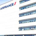 Air France gagne en visibilité à CDG avec une nouvelle enseigne sur le siège social.