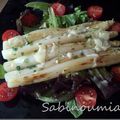 Asperges poêlées au parmesan sur lit de salade