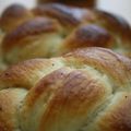  Petites Brioches Tressées à la Cannelle.