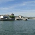 La Meuse, le soleil; le fort et la silhouette de Maigret, vous mélangez le tout