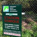 Station sismique en Bretagne, spécialisée dans la banque bigoudène de Pont-Labbé à HONG Kong.