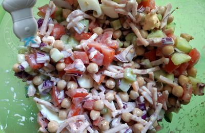 Salade de crudités au poulet