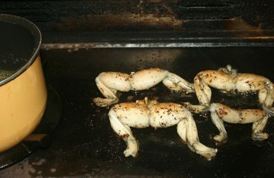 Cuisses de grenouille au beurre d'escargot à la plancha