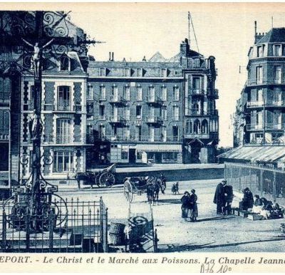 9587 - Le Christ et le Marché aux Poissons. La Chapelle Jeanne-d'Arc.