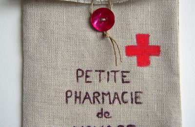 POCHETTE LIN "PETITE PHARMACIE VOYAGE"