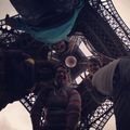 Au pied de la Tour Eiffel 😜