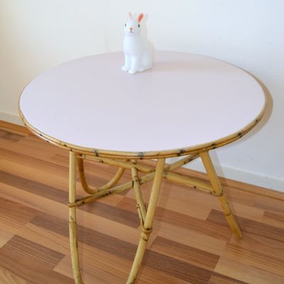 LES DERNIÈRES CRÉATIONS : ... un lit bébé , des tables en rotin, des bureaux...