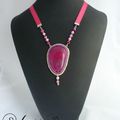 Collier brodé "La vie en rose" 