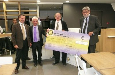 Les Compagnons de Maguelone reçoivent un chèque du Rotary club Rabelais