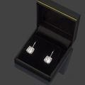 Paire de pendants d'oreilles ornés de deux diamants de taille coussin pesant respectivement 5,03 cts et 5,05 cts