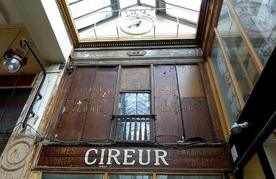 BOUILLON CHARTIER - PASSAGE JOUFFROY - PASSAGE DES PANORAMAS - LE PALAIS BRONGNIART