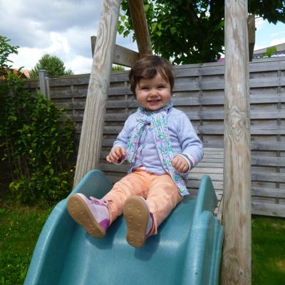 Capucine et le toboggan