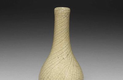 Gallbladder-shaped Vase in green glaze, Yuan dynasty (1271-1368)