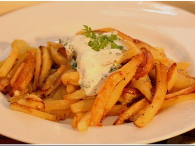 Patates rôties et fromage frais aux herbes