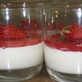 Pana cotta aux fleurs de sureau et gelée de fraises