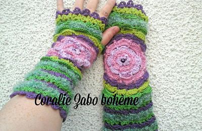 Mitaines longues en laine faite-main au crochet unique en boutique "CORALIEZABO ETSY" boutique en ligne 