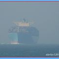 Le porte-conteneur EUGEN MAERSK entre au Havre