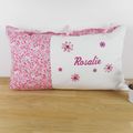 Coussin personnalisé - Liberty Phoebe rose - appliqué prénom et fleurs - marguerittes - paquerettes - fuchsia