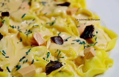 Tortelloni à la mousse de foie de canard, ail noir et spiruline