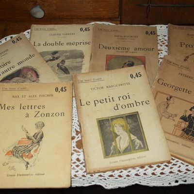 Livres anciens "Une heure d'oubli..." 