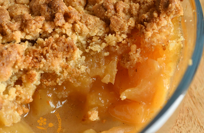 Innovation dans mon crumble : CRUMBLE AUX POMMES & CRÈME À L'ORANGE !