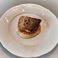 Filet de truite aux grains d’anis, tuile au parmesan et amande et purée de panais.