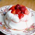 Pavlova aux fraises et aux framboises