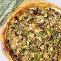 Tarte fine champignons , roquefort et noix 