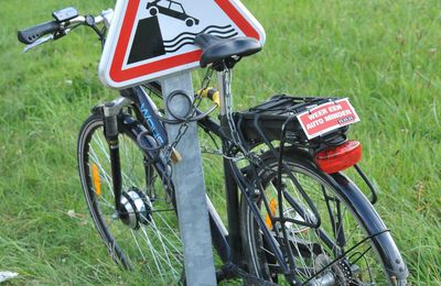 Un cycliste-baigneur (hollandais ?)