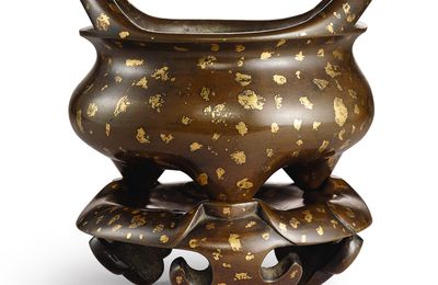 A  gold-splashed bronze tripod incense burner and stand, Qing dynasty, 17th-18th century