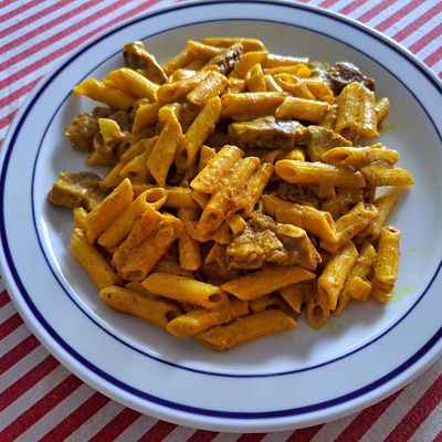 Curry de porc aux macaroni pimentés