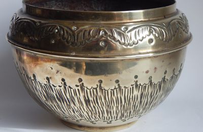 Cache pot - vase en métal Art Nouveau