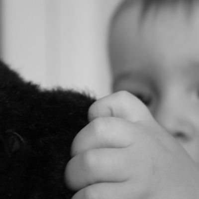 L'enfant et la peluche
