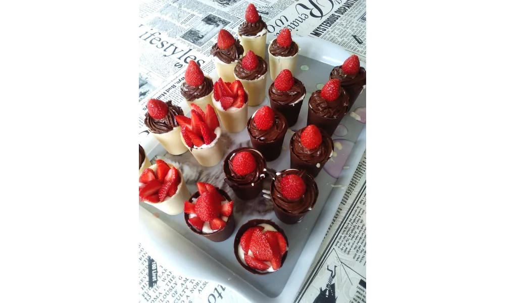 Petits pots de chocolat avec mousse chocolat (on mange le contenu et le contenant)