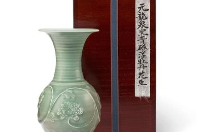 A Longquan celadon vase, Southern Song-Yuan dynasty, 12th-14th century