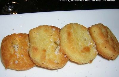 Sablés au fromage de chèvre parfumé au basilic pour l'apéro, sans gluten