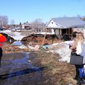 En Russie un sinkhole " avale " trois maisons