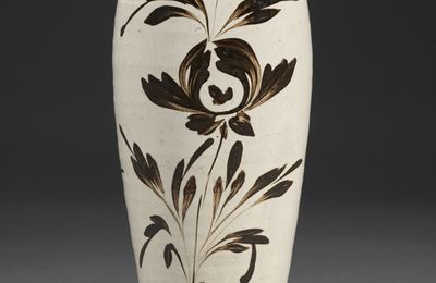 A tall painted Cizhou meiping, Northern Song-Jin dynasty, 12th-13th century