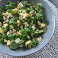 Salade de mâche, poires, fourme d'ambert et graines de courges