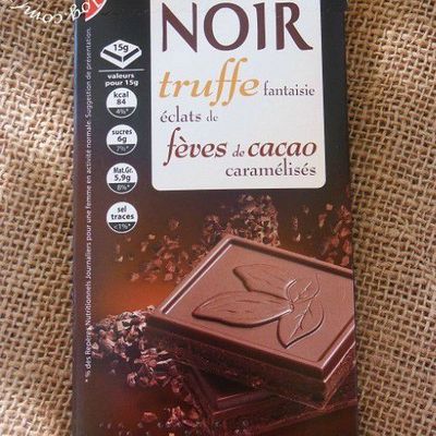 Tablette de chocolat noir truffe fantaisie aux éclats de fèves de cacao caramélisés (test Auchan de Septembre 2012)