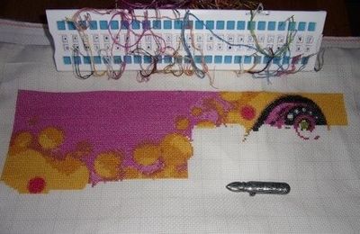 POILS DE CHAT ET PELOTES DE LAINE