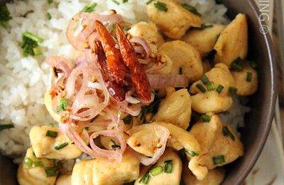 Poulet au miel, riz coco et sauce épicée à l'échalote