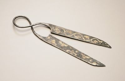 Scissors (Jian) with Clouds and Floral Scrolls, early to middle Tang dynasty, about 618-800