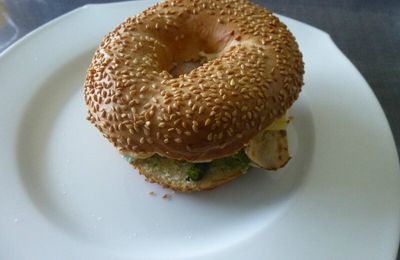 Bagels au poulet, sauce à l'avocat