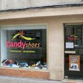 Façade d'un magasin de chaussures "Candy-Shoes"