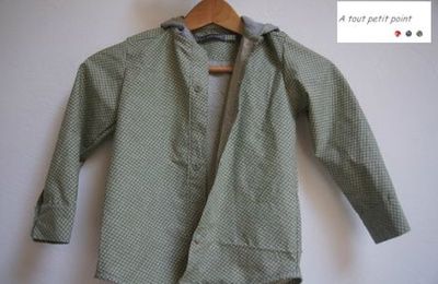 La chemise à capuche