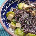 nouilles de riz noires sautées aux choux de Bruxelles et Tofu...