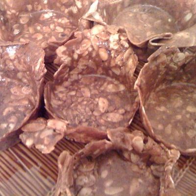 Moelleux au chocolat dans sa soucoupe de nougatine
