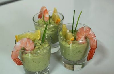 mousse d'avocat et crevette