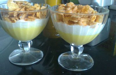 VERRINE CROQUANTE AU FROMAGE BLANC SUR CREME D'ANANAS 